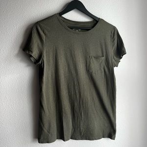 2 Medium Universal Thread women’s pocket T shirts.Green and Grey. Slub knit.